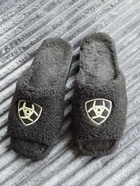 Ariat Black Textured Rubber Sole with Shield Logo